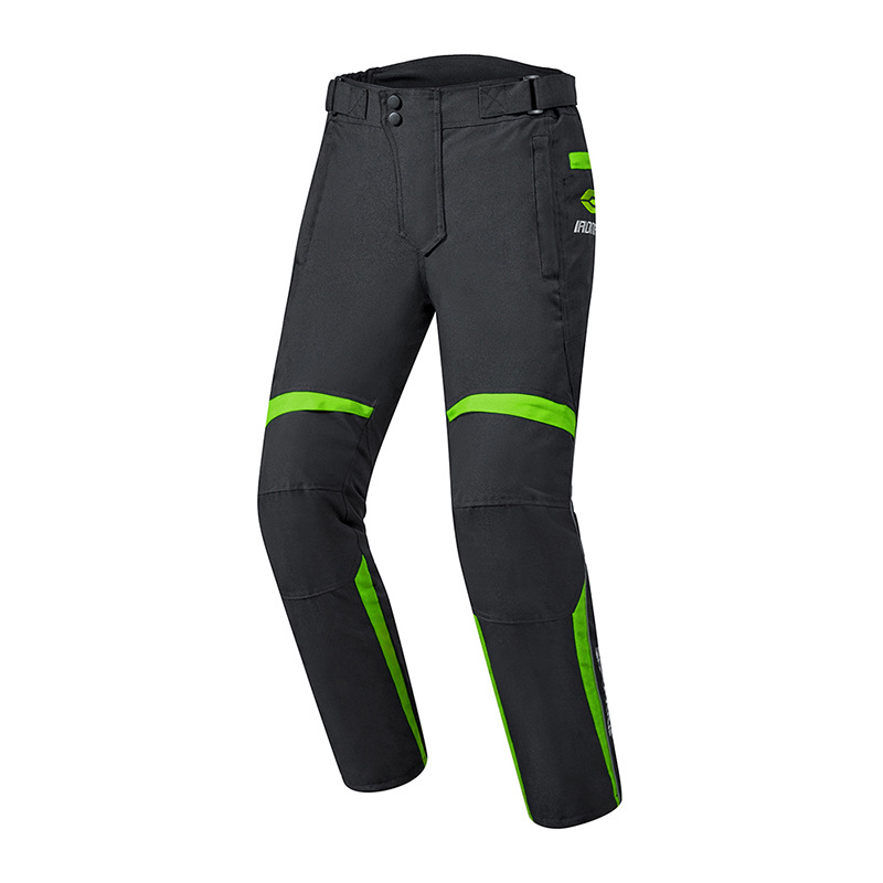 Pantalones negros y verdes