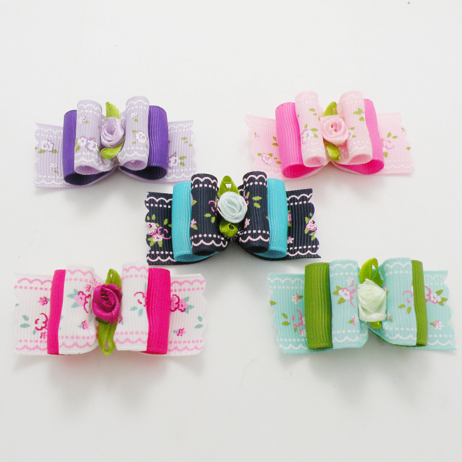 Popular tridimensional duro rhinestone perla mascota cabeza Flor Mariposa nudo perro accesorios banda de goma en stock al por mayor