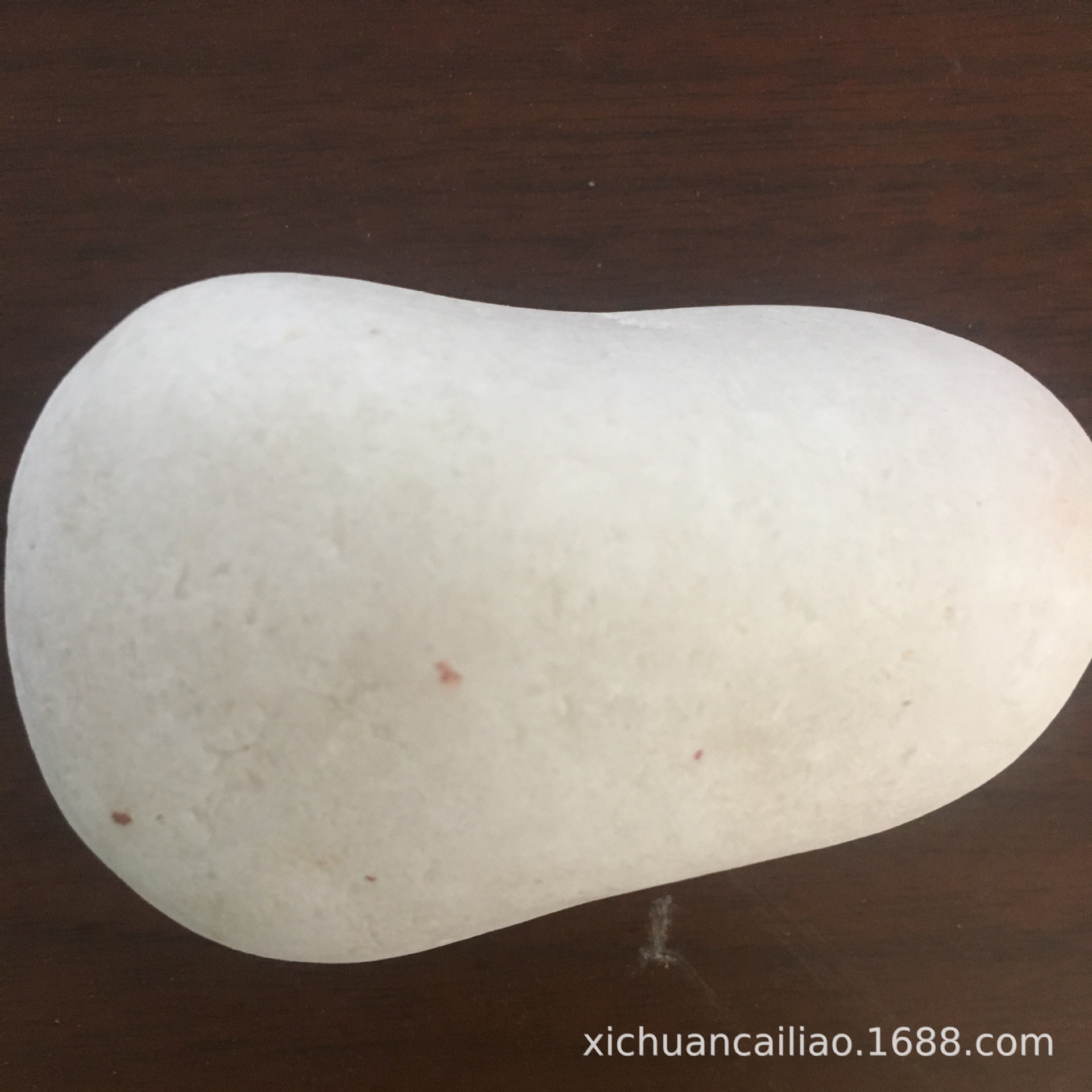 批发供应白石子 园林造景用白色鹅卵石 洗米石 水磨石白碎石