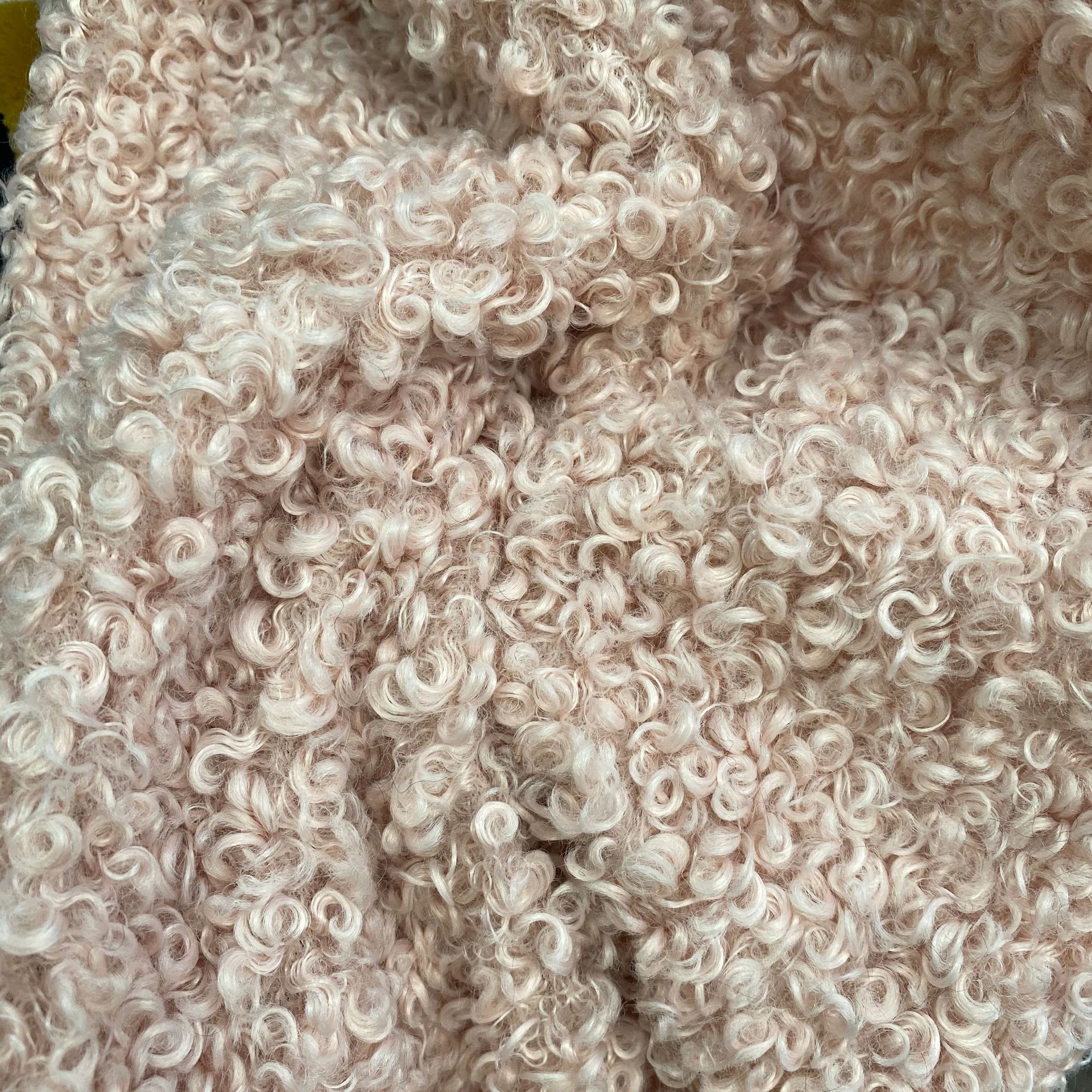 Cordero rollo ropa de moda de mujer chaqueta juguete tela de peluche suministro de ropa de cordero rollo bolsa tela de juguete