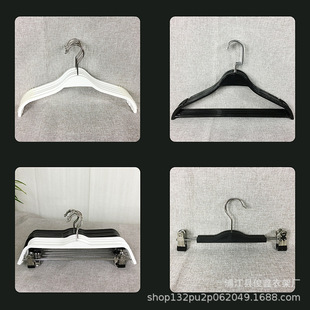�S��ֱ�N�_�W�����b��Ů�b�Ӻ�����A���¼ܹ��������ɫ���S