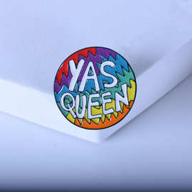 欧美时尚新品圆形波浪彩球英文字母 YAS QUEEN 个性设计滴油胸针