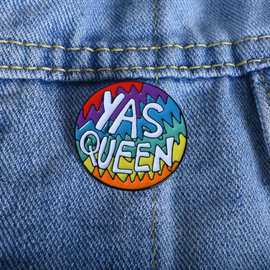 欧美时尚新品圆形波浪彩球英文字母 YAS QUEEN 个性设计滴油胸针