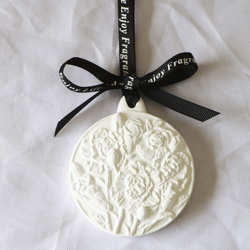 Style Embossed Pattern Souvenir Aromatherapy Plaster Pendant Car Diffuser Stone Aromatherapy Car Pendant Jewelry