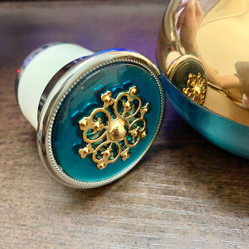 Famous Beauty Deep Sea Caviar Dynamic Eye Cream Eye Care Induction Electric Massage Eye Cream Skin Care Manufacturer Wholesale