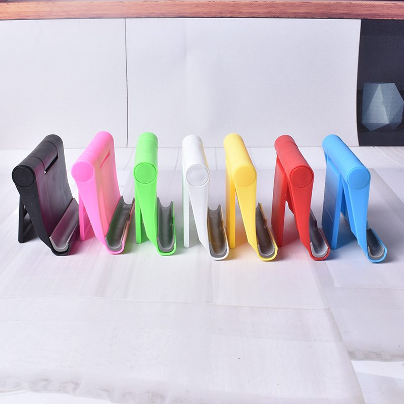 Soporte de teléfono móvil de plástico en stock tableta de teléfono móvil soporte plegable universal soporte de teléfono móvil de escritorio de publicidad impreso LOGO