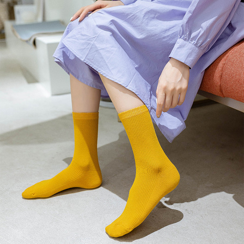 Autumn and winter solid color independent packaging piles of socks for women, candy socks for women, Japanese mid-calf breathable striped cotton socks