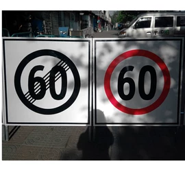 交通安全标识;路障;反光材料