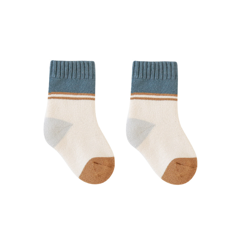 Calcetines de los nuevos niños de 20 años calcetines de Terry engrosados de otoño e invierno estilo coreano algodón peinado calcetines de bebé de media pantorrilla al por mayor