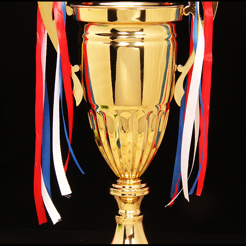 Trofeos metálicos se pueden imprimir con contenido para competiciones deportivas de equipo, uso general para baloncesto y fútbol, chapados en oro.