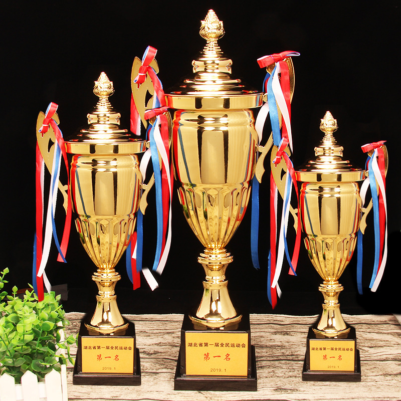 Trofeos metálicos se pueden imprimir con contenido para competiciones deportivas de equipo, uso general para baloncesto y fútbol, chapados en oro.