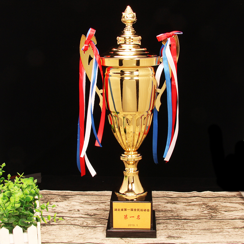 Trofeos metálicos se pueden imprimir con contenido para competiciones deportivas de equipo, uso general para baloncesto y fútbol, chapados en oro.