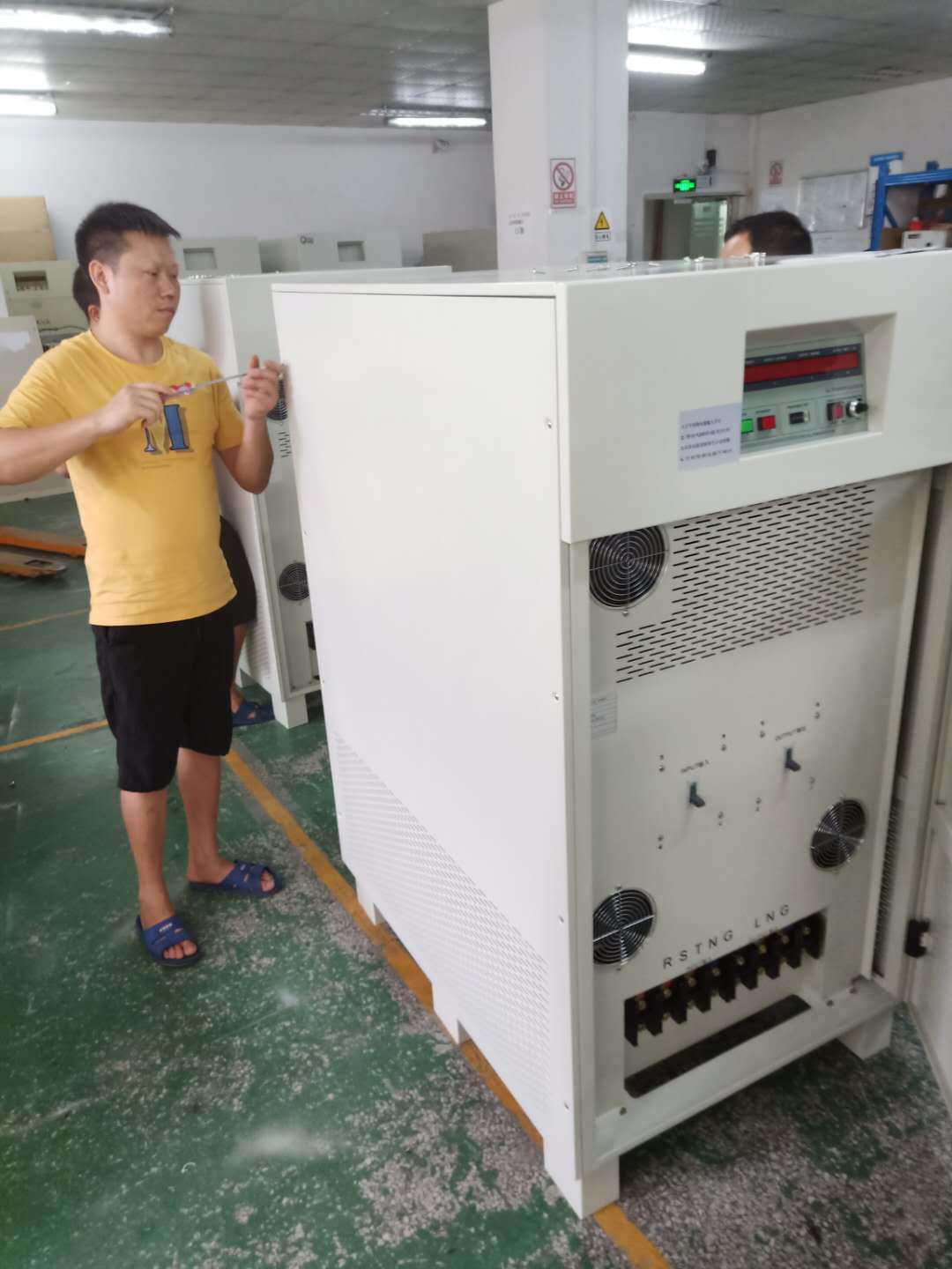 100KVA��Ƶ��Դ����̨�����������ѹ0-600V�����Գ��ڲ�Ʒ