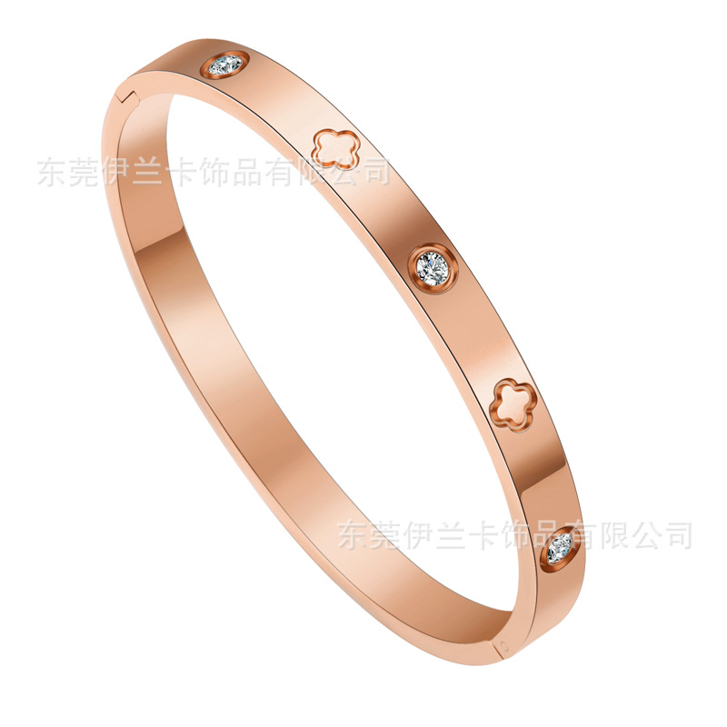 Estilo coreano hebilla de apertura de 6mm de oro rosa 18K afortunado Flor de cuatro hojas de diamantes pulsera de acero de titanio fábrica en stock al por mayor
