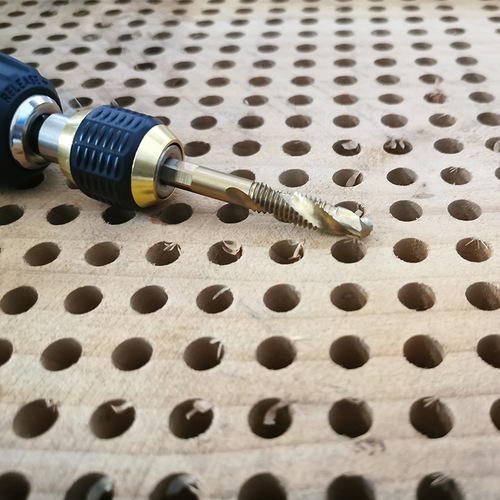 Electric hand drill three-jaw to 1/4 hexagonal quick-change chuck connecting rod with springing self-locking hexagonal bit converter