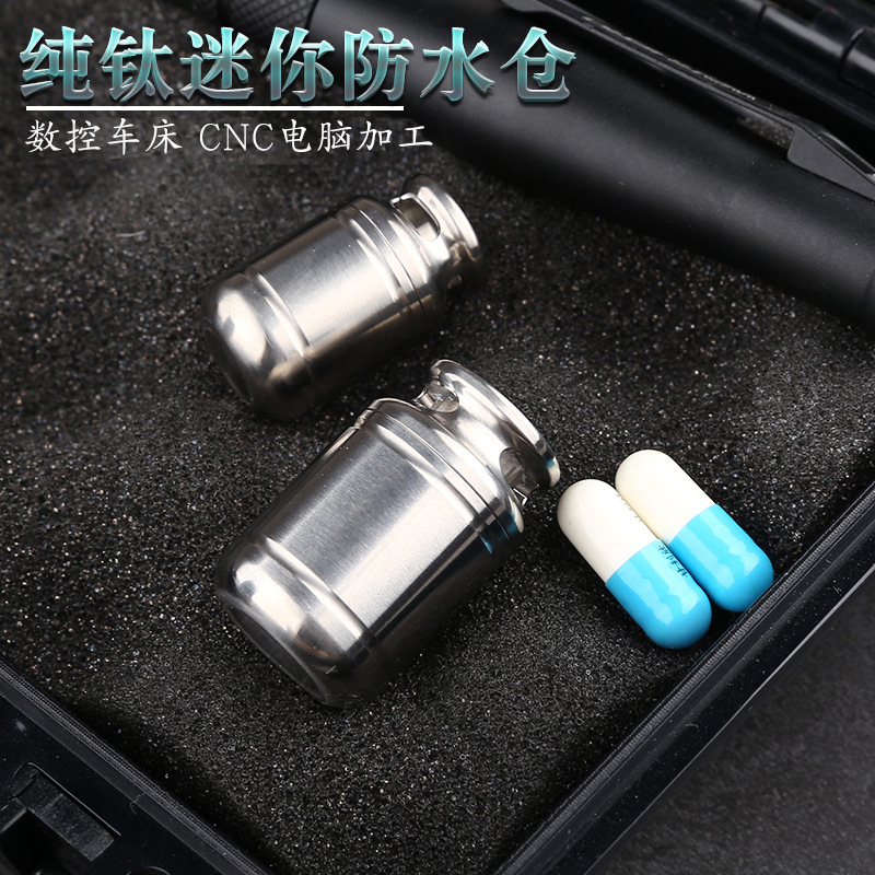 Almacén impermeable de aleación de titanio portátil Mini botella de medicina pequeña llavero accesorios ancianos píldora salvadora de corazón botella de píldora de primeros auxilios portátil