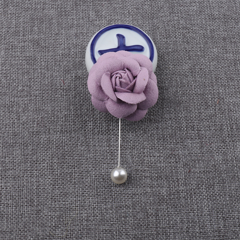 Broche camélia en satin soyeux style ethnique, idéale pour les photos de spectacles, de danses et de fêtes. Chapeau fleuri._voghion.com