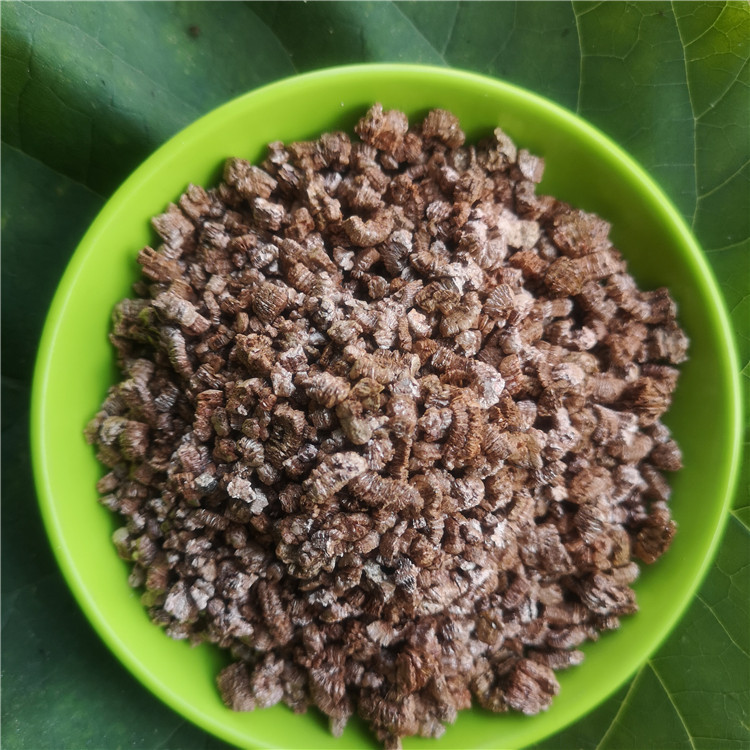 现货批发  金黄蛭石 混合目蛭石 58cm*98cm袋装 20-60目