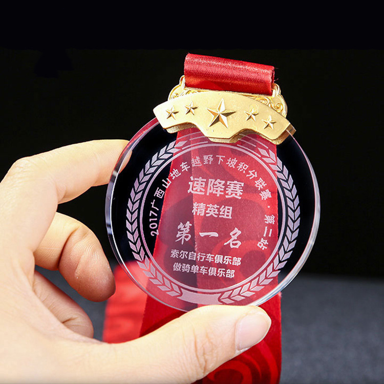 Grabado y producción de medallas, pequeñas placas metálicas para eventos deportivos, cristales conmemorativos de maratón al por mayor, estrella de cinco puntas.