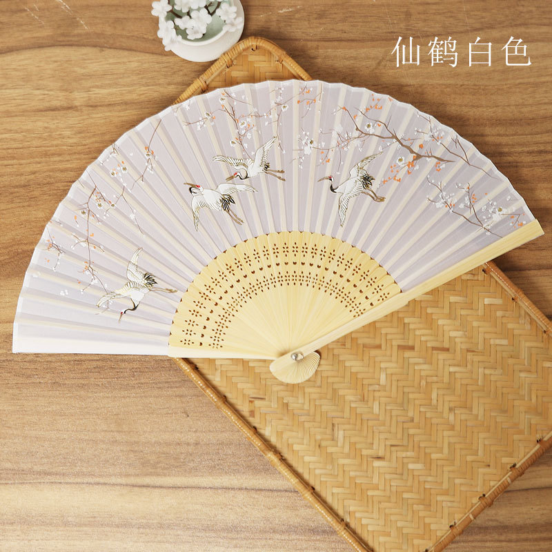 Venta directa de fábrica semi-hecho a mano semi-mecánico de estilo japonés ventilador de las mujeres ventilador plegable japonés al por mayor regalo de mano ventilador plegable de Bambú