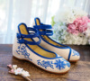 Low -heeled shoes blue and white porcelain shallow beef tendon embroidered cloth women's shoes mothers shoes and dance