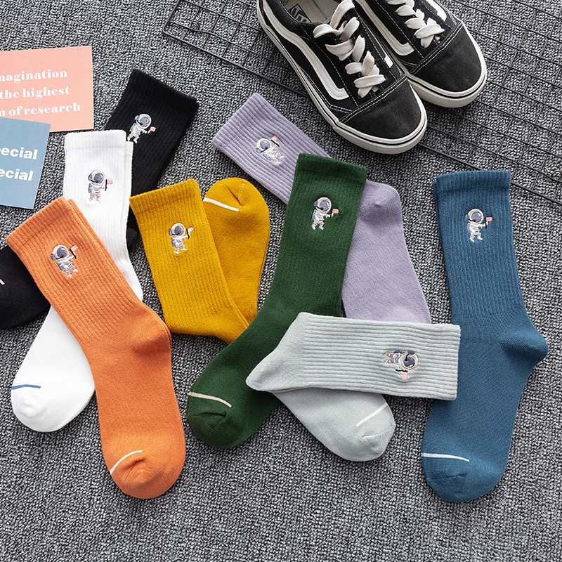 Trendy Unisex Astronaut Embroidered Cotton Crew Socks Winter_voghion.com