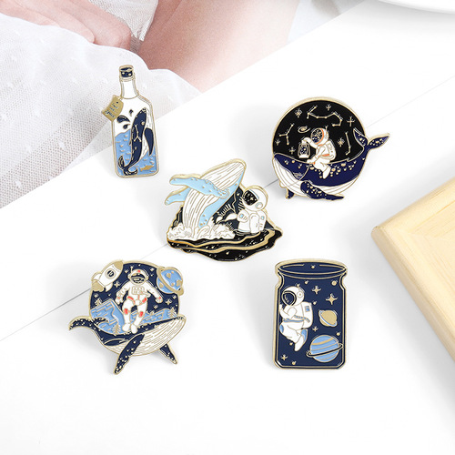 Foreign trade hot-selling cartoon brooch, personalized, exquisite, cool cover, whale astronaut series, drifting bottle shape brooch badge