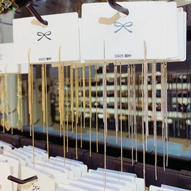 耳环;耳钉;耳扣