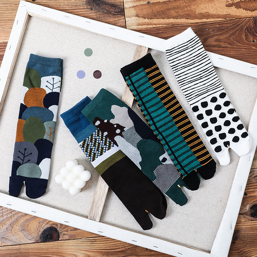 New men's cotton two-toe socks, two-toe socks, split-toe socks, pig's trotter socks, mid-tube two-toe socks, autumn and winter thick sweat-absorbent cartoon