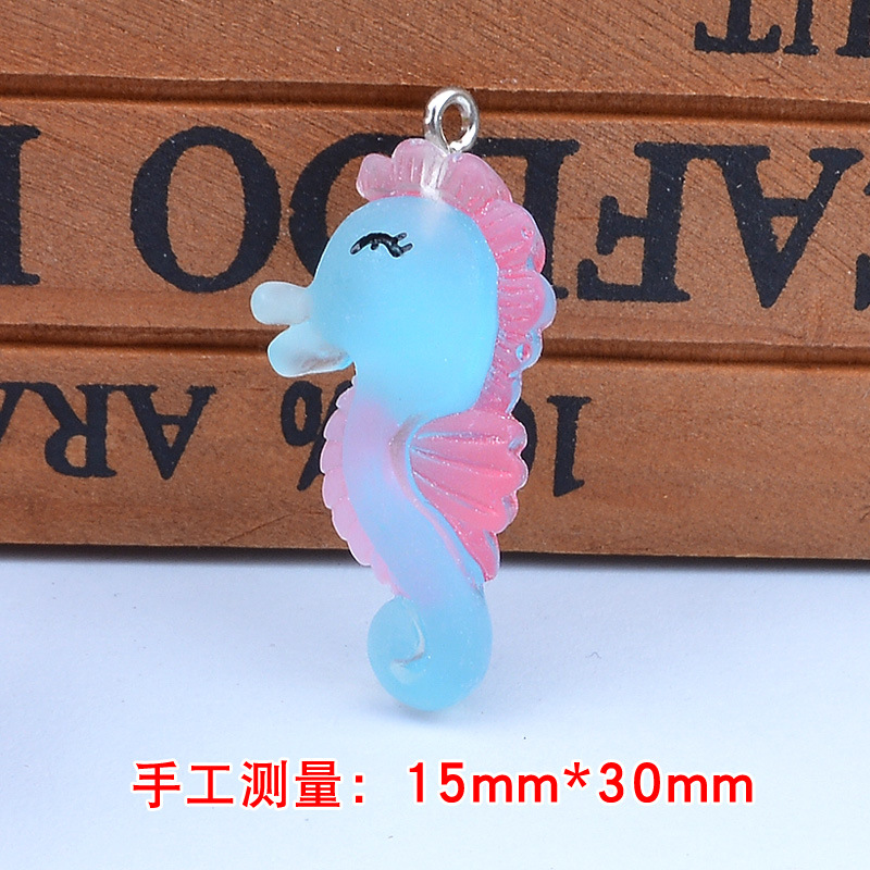 14 blue sea horses