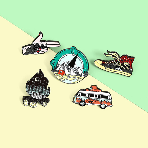Tour bus compass brooch, hiking shoes, match pin, outdoor hiking series anti-exposure buckle wholesale