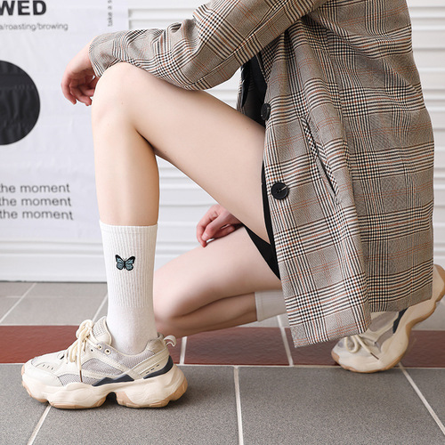 Embroidered butterfly knot socks for women, Korean-style college fashion, retro pure cotton socks, black and white, student ankle and knee-high socks