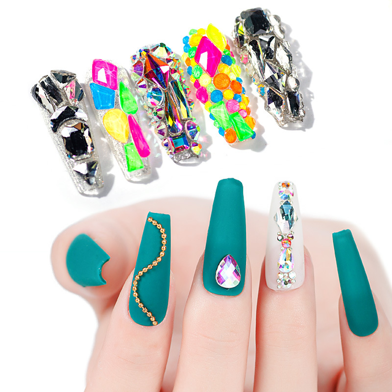 Zhifei nail art popular en línea accesorios de joyería de bricolaje 12 piezas AB color mágico taladro de uñas plano de forma especial Diamante de forma especial
