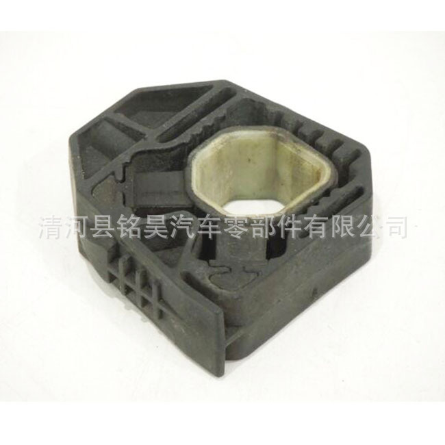 1K0 121 367D Suministro directo de fábrica Adecuado para soporte de almohadilla de goma para tanque de agua Volkswagen Audi 1K0121367D