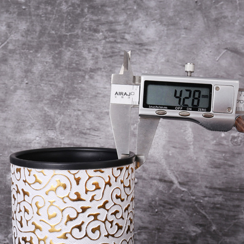 High-end gold-top leather sieve cup and dice set, bar KTV creative flower entertainment dice cup, color cup can be printed with logo