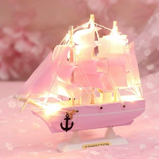 Деревянный парусник розовый для декора комнаты
