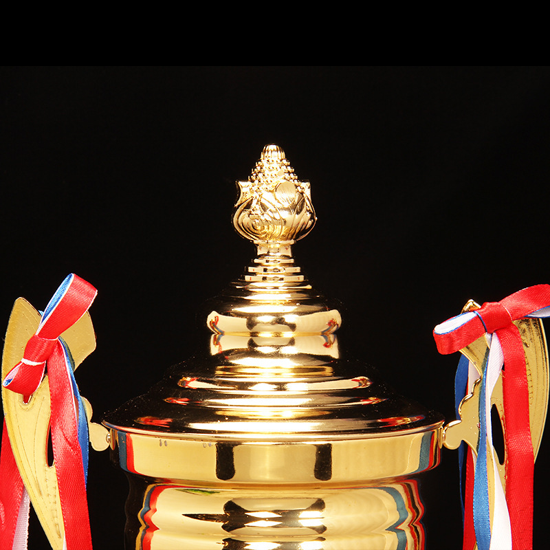 Trofeos metálicos se pueden imprimir con contenido para competiciones deportivas de equipo, uso general para baloncesto y fútbol, chapados en oro.