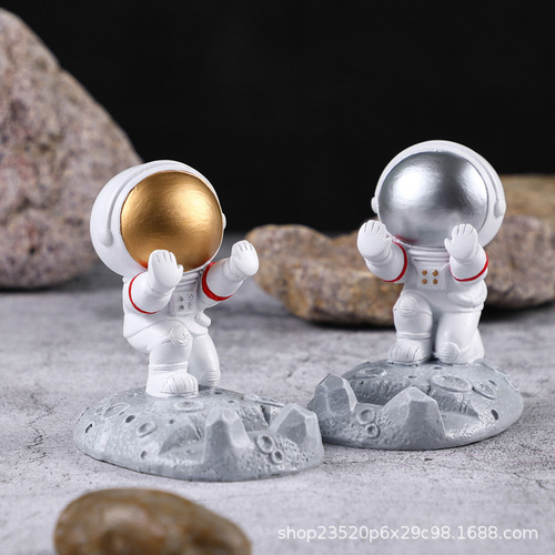 Creative astronaut mobile phone holder desktop ornaments gifts student astronaut model decorations resin crafts