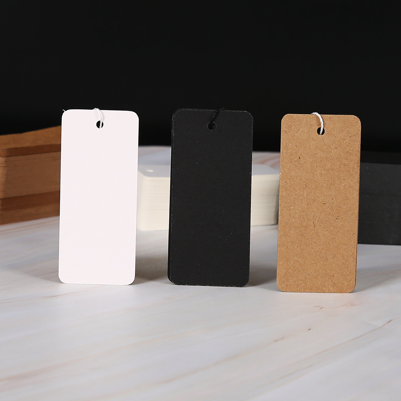 现货空白白卡牛皮纸黑卡纸服装标志吊牌厂家定做女装吊卡印字定制