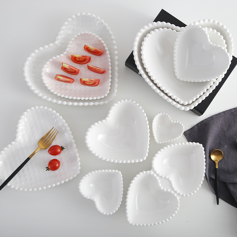Creative Scandinavian Peach Heart Plate Ceramic Pure White Heart Household Plate Cute Breakfast Dessert Multi-Grids Dessert Plate
