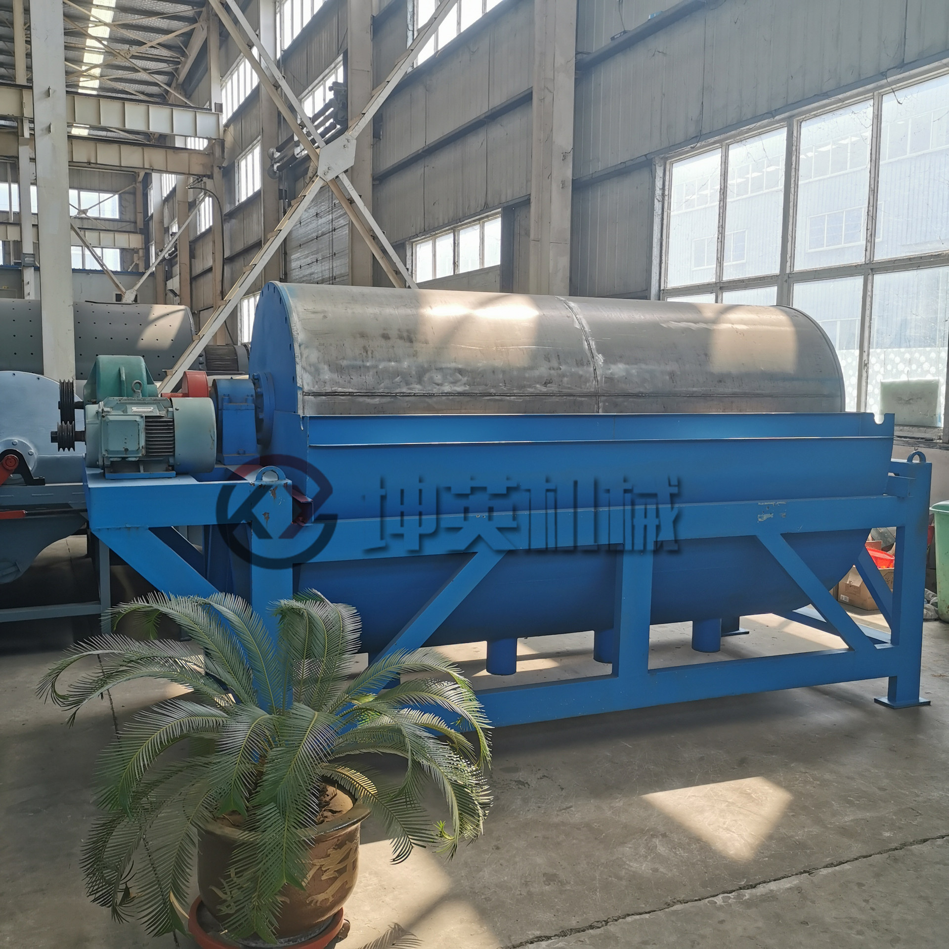 大型矿用磁选设备生产线 定制滚筒式磁选设备 磁铁矿干抛磁选机