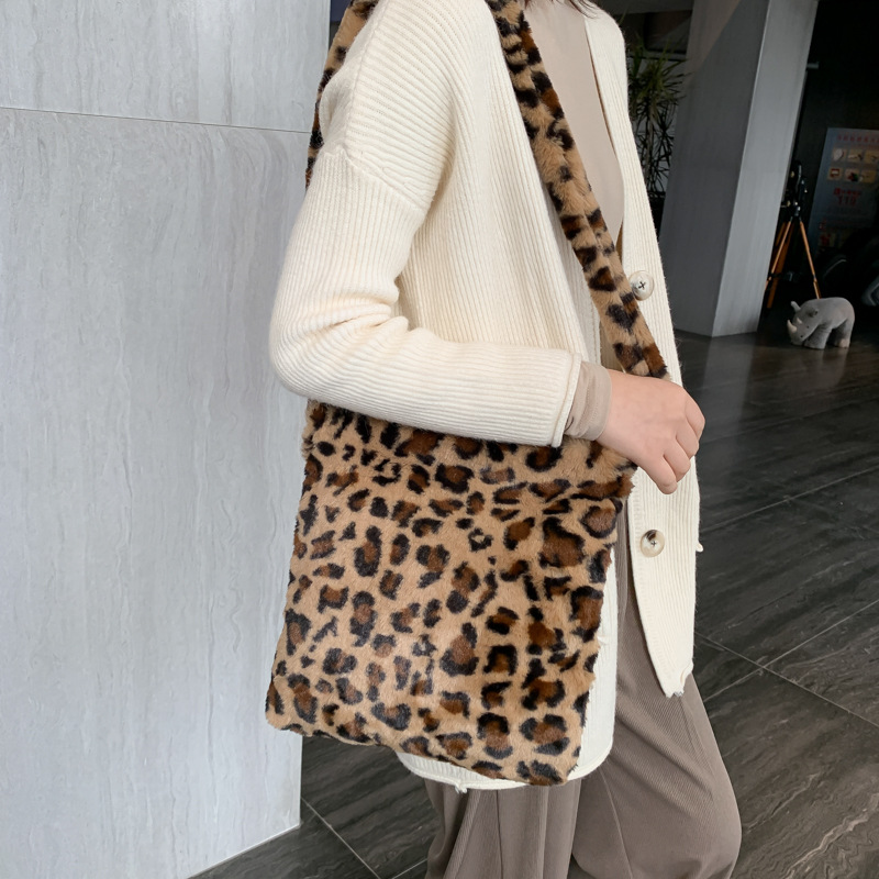 毛绒包包女2023秋冬新款韩版个性豹纹单肩包休闲大容量毛毛斜跨包