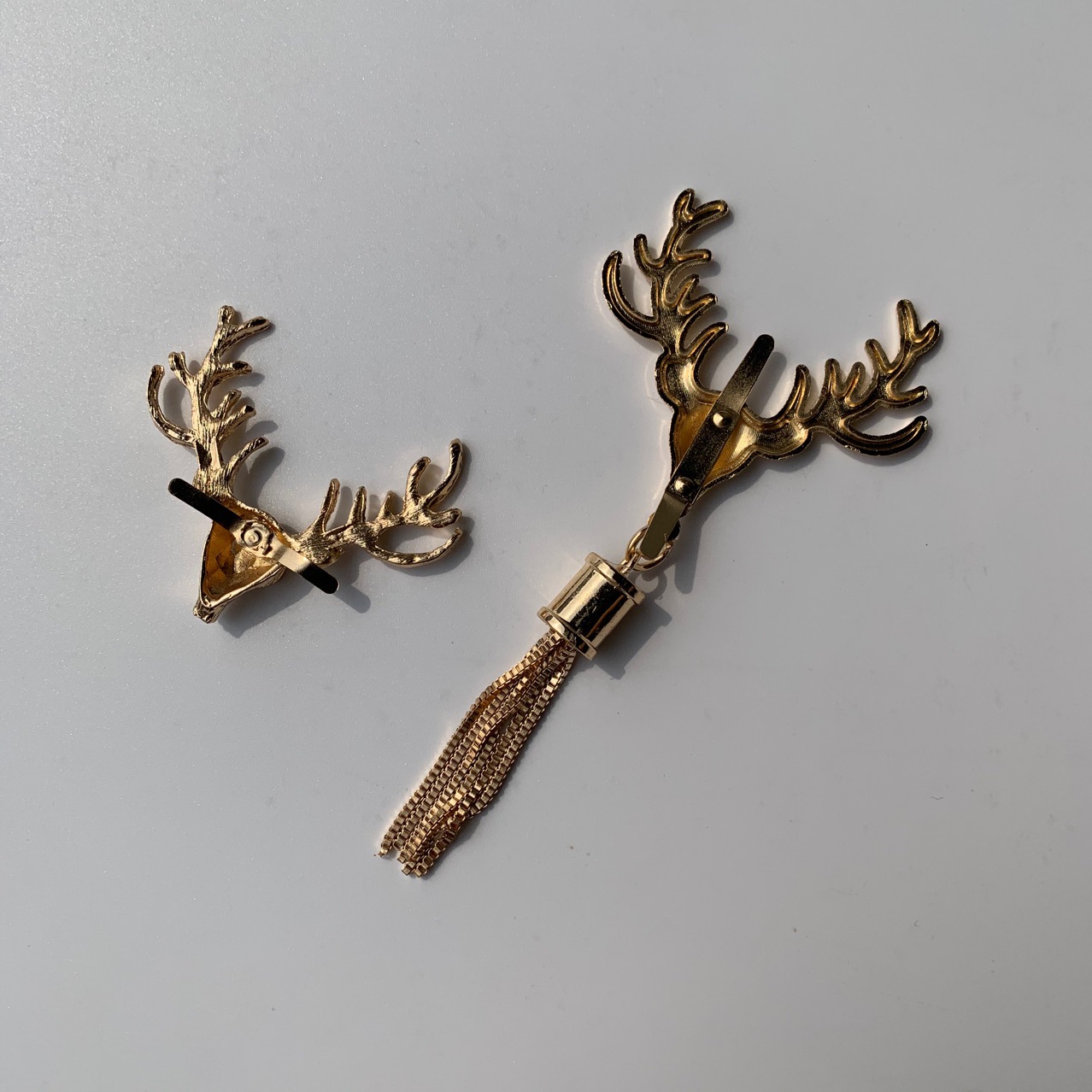 Accesorios de equipaje tejidos a mano hardware Decoración de cabeza de ciervo oreja colgante dorado entrega de dos garras de una pieza