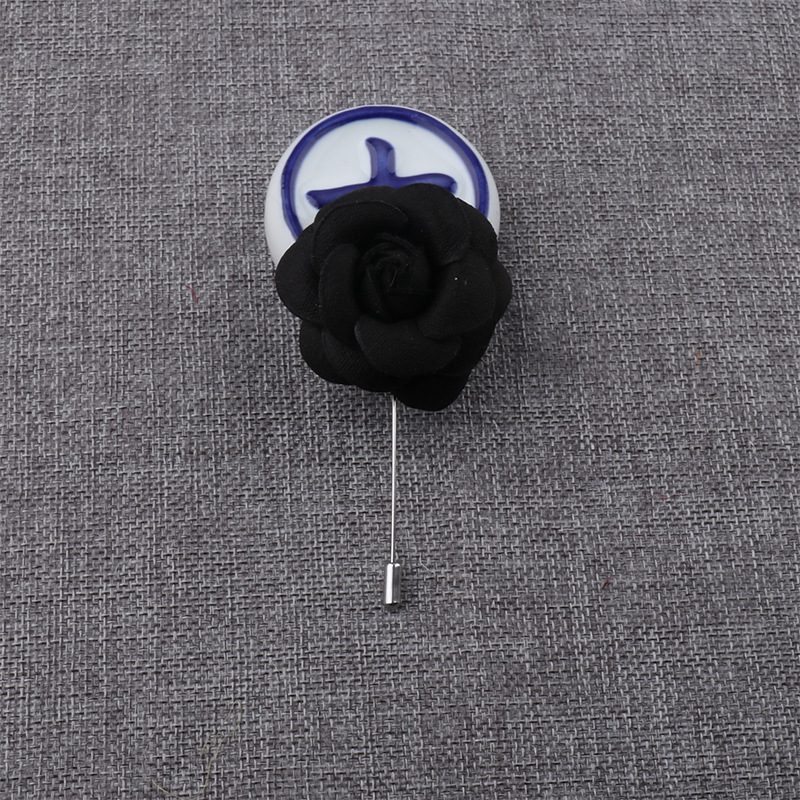 Broche camélia en satin soyeux style ethnique, idéale pour les photos de spectacles, de danses et de fêtes. Chapeau fleuri._voghion.com