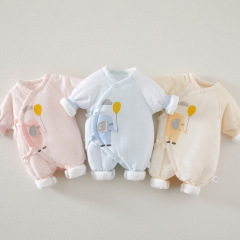 Baby clothes for infants, suitable for autumn and winter, featuring removable padding, adjustable ties, and pure cotton material. Ideal for crawling babies and newborns.