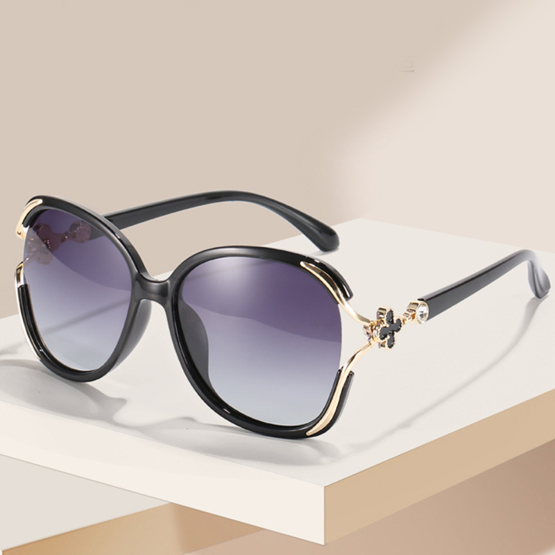 2022 New Style Glasses European and American Trendyy Large Frame Sunglasses Inlaid with Large Diamonds Four-Leaf Clover Polarized Glasses Fashionable Women's Sunglasses