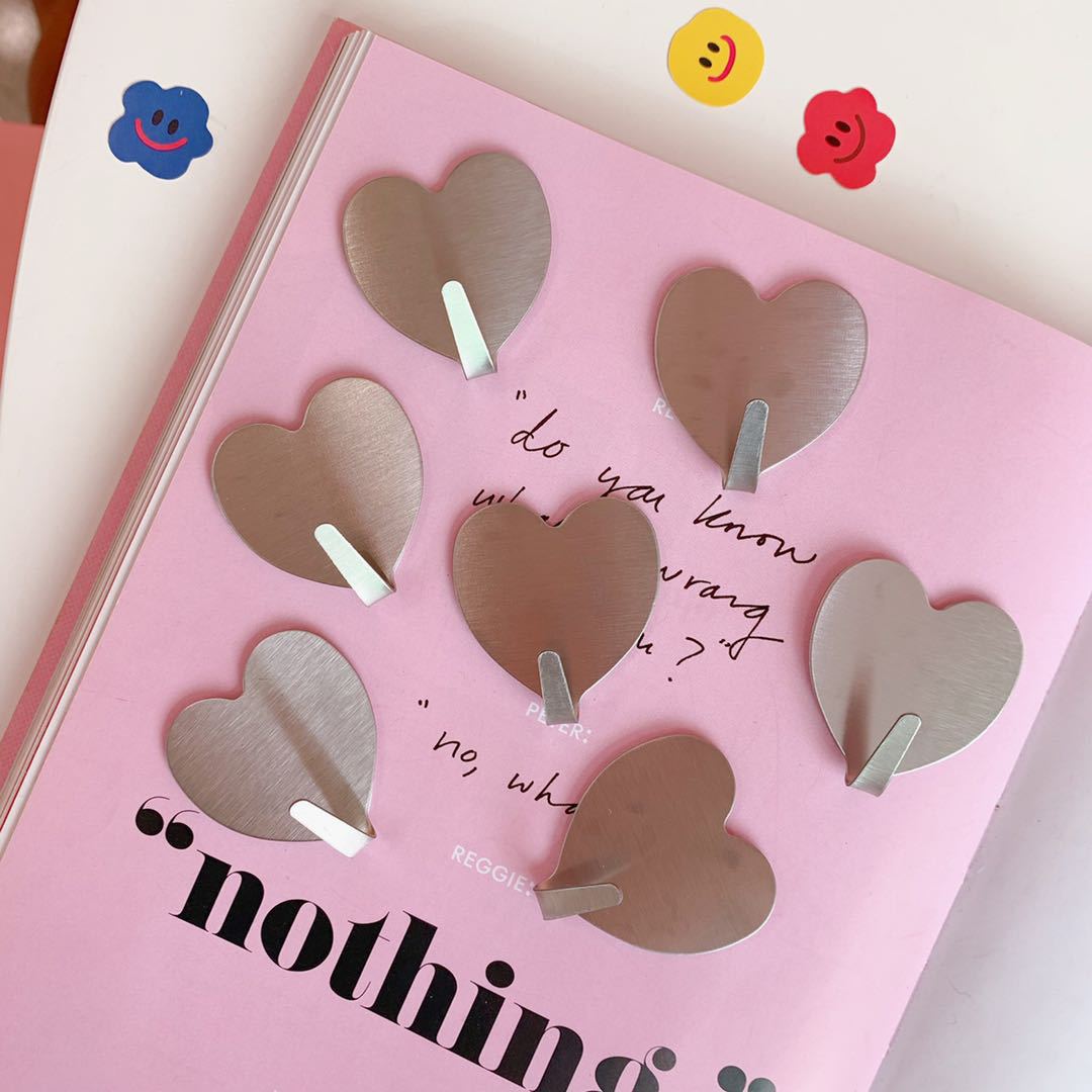 Estilo coreano Nuevo Hogar simple creativo pegajoso gancho amor corazón plata Acero inoxidable gancho de la habitación sin fisuras gancho decorativo