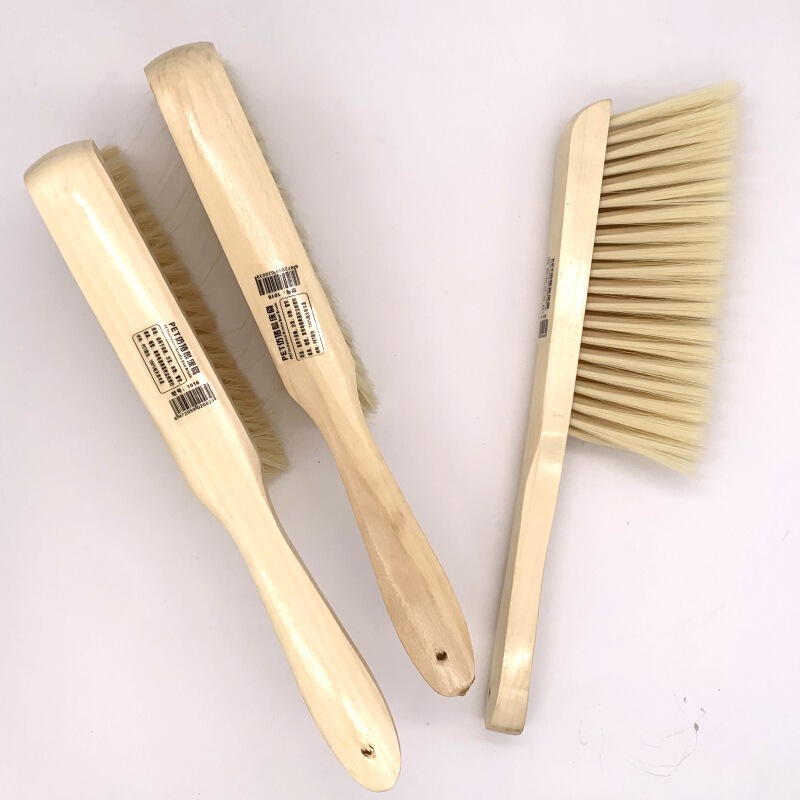 Wooden handle bed brush every year there are more bed brush cleaning brush carpet brush daily necessities two yuan Shop Wholesale Wooden handle bed brush every year there are more bed brush cleaning brush carpet brush daily necessities two yuan Shop Wholesale