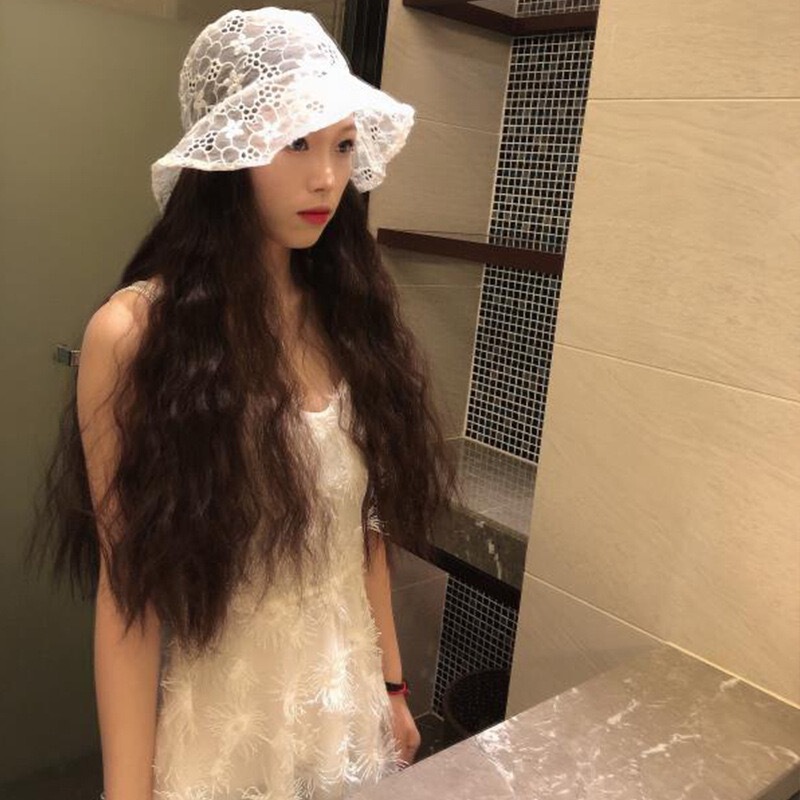 Net red lace hat wig women's corn perm wig one-piece high temperature matte silk virtual magnetic phone Bibo Peacock Net red lace hat wig women's corn perm wig one-piece high temperature matte silk virtual magnetic phone Bibo Peacock