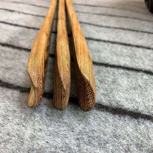 Chicken wing wooden shoehorn extended shoe wearer solid wood shoe lifter elderly pregnant women no need to bend over wooden shoehorn wholesale